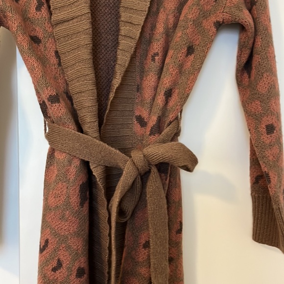 Heart loom Cheetah Print Wrap Sweater - Picture 2 of 4